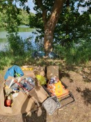 Foto: Müllhaufen am Autobahnsee  