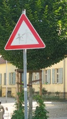 Foto: Ausgeblichenes Verkehrsschild 