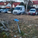 Foto: Geklautes Verkehsschild abgelegt 