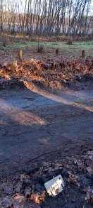 Foto: Hinweisschild für Stromleitung zerstört 