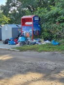 Wriezen: Voller Altkleider Container  Foto: Voller Altkleider Container