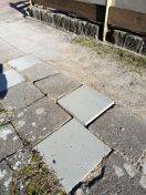 Foto: lose Wegplatten 