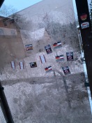 Foto: Aufkleber mit völkisch-nationalistischen Parolen 