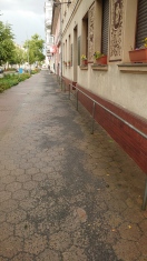 Foto: Splitt auf dem Gehweg und Radweg  