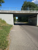 Foto: widerliche Hetzparole am Bahnbrückenpfeiler der Steinförder Straße.  