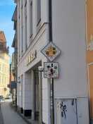 Foto: Zugeklebte Verkehrszeichen 