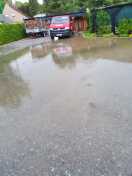 Foto: Oberflächenwasser von Straße auf Grundstück  