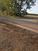 Foto: Zerfahrener Feldweg an L80 durch Landwirtschaft  