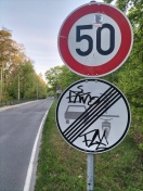Foto: Verkehrsschild beschmiert 