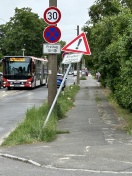 Foto: Straßenschild beschädigt 