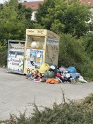 Foto: Illegaler Kleidercontainer 