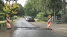 Foto: Nach beendeter Baustelle fehlt Straßenbelag 
