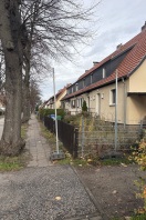 Foto: Behinderungen auf dem Fußweg (Unfallgefahr) 