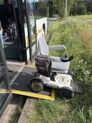 Foto: Barrierefreie Bushaltestellen gefordert! 