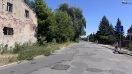 Foto: Gehweg und Straße wachsen zu 