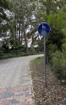 Foto: Schild besprüht 