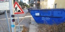 Foto: Ein Zweiter Container ragt ebenfalls in den Fußweg  