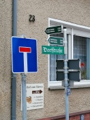 Foto: Irreführende Sackgassenbeschilderung an Radduscher Dorfstr. /Göritzer Weg 