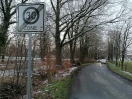 Foto: Unvertretbare Tempo50-Regelung aufgrund fehlender Gehwege in Heidelandstraße  