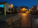 Foto: Verkehrsrechtlich ungesicherte Metallhindernisse im lichten Fdahrraum des Radverkehrskonzepts in der Westfalenstraße 