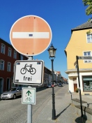 Foto: Erneuerung von Sackgassenbeschilderung in Hauptstraße empfohlen 