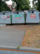 Foto: Fehlende barrierefreie Erreichbarkeit der Wertstoffcontainer in Schützenhausstraße 