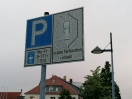 Foto: Austausch von verblichener Parkbuchtbeschilderung in Hauptstraße  