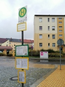 Foto: Dynamische Fahrgastinformationstafeln statt chaotischer Zettelwirtschaft am Busbshnhof Calau erforderlich 