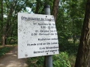 Foto: Schild Öffnungszeiten Südfriedhof zerbrochen 