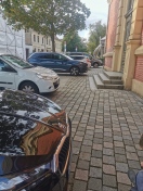 Foto: Parkplatz auf spielstrasse 