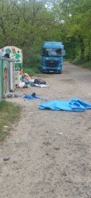 Foto: gehweg ist im sehr schlechten zustand 