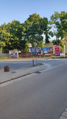 Foto: Aufstellen eines Mülleimers 