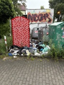 Foto: Kleidermüll am Bhf Röntgental 