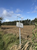 Foto: fehlendes und defektes Schild auf der Fläming-Skate Rosenthal-Sieb 