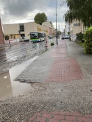 Foto: Gehweg und Ein-/Ausfahrt sackt ab 