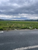 Foto: Müll am Straßenrad, Dorfstraße/Verbindung L80 