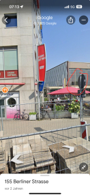Foto: Lockere Schelle am Verkehrsschild 