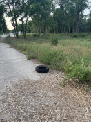 Foto: Autoreifen wurde entsorgt 