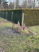 Foto: Bank am Hollandweg hinterm Tierfriedhof wurde zerstört  