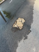 Foto: Asphaltdecke aufgebrochen 