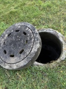 Foto: Offener Gullideckel 