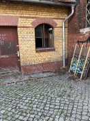 Foto: Fenster bei den ehemaligen bahnhof Toiletten 