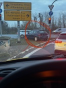 Foto: Pkw auf der Autobahnabfahrt  