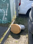 Foto: Toilette auf Bahhofsparkplatz entsorgt 