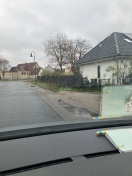 Foto: Gehweg bei Regen nicht nutzbar  
