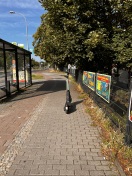 Foto: Scooter auf Bürgersteig 