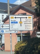 Foto: Straßenschild mit Fehlern 