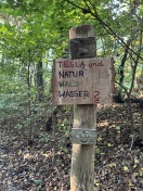 Foto: Protestschild statt Schild Wanderweg Löcknitz  