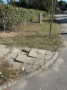 Foto: Diverse defekte Gehwegplatten 