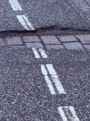 Foto: Mehrere Schlaglöcher auf der Potsdamer Straße  